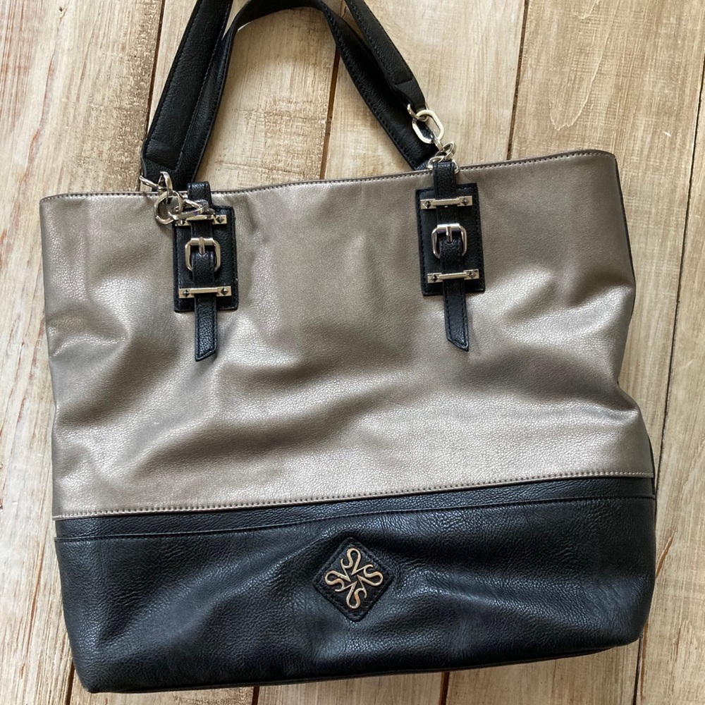 Simply Vera Vera wang purse
